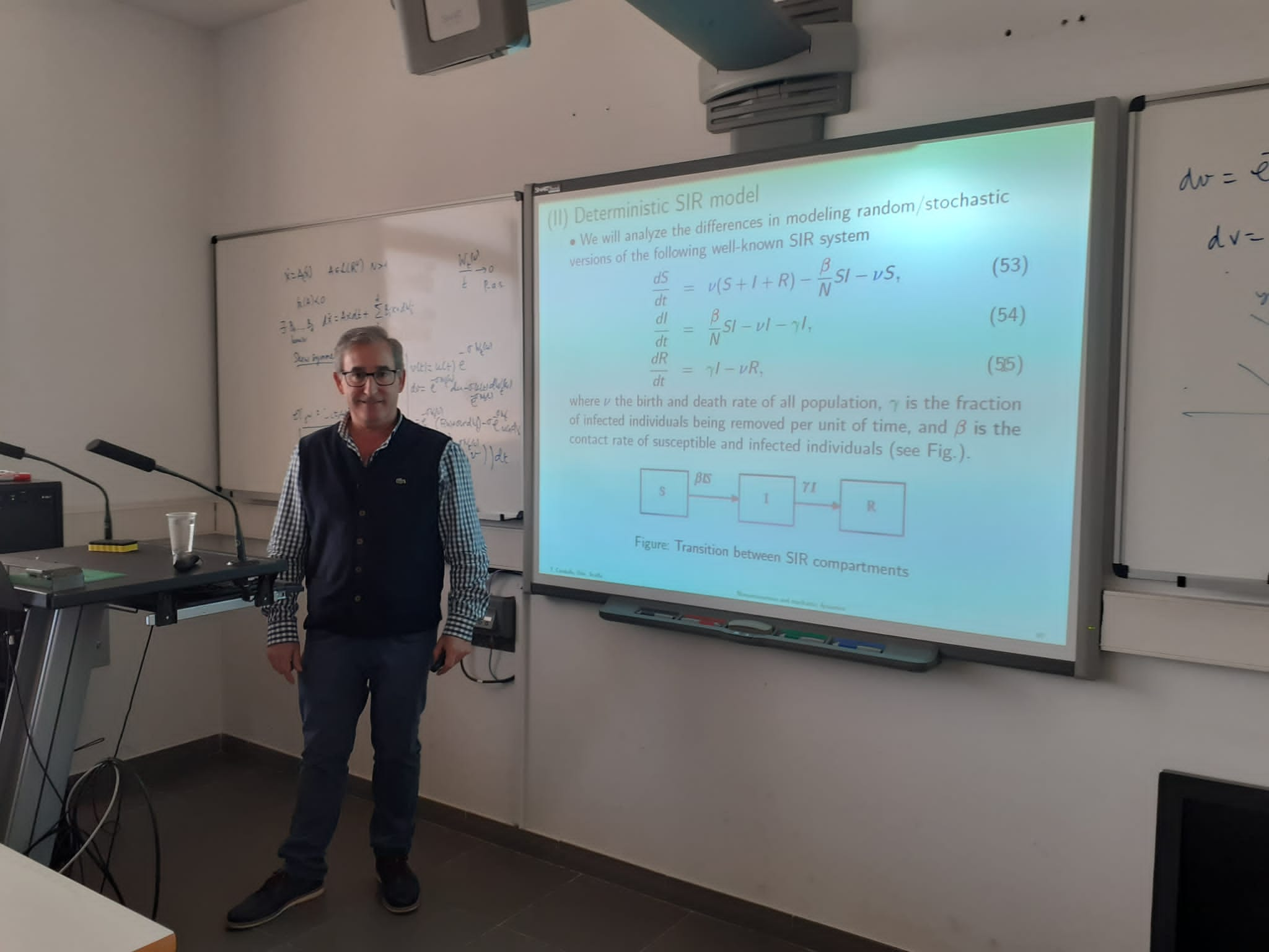 Introduction to the theory of non-autonomous and random dynamical systems and applications to some models from the Applied sciences